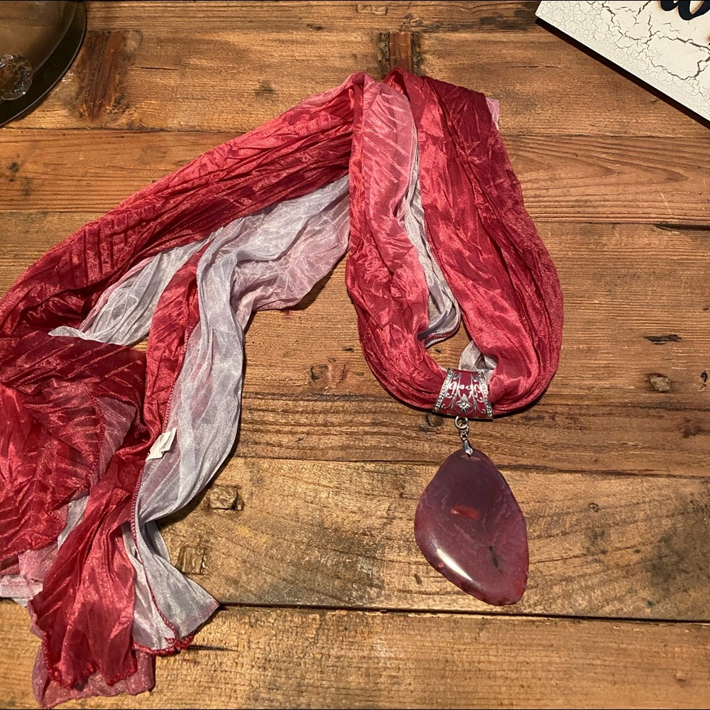 Agate stone pendant with scarf. NWOT
